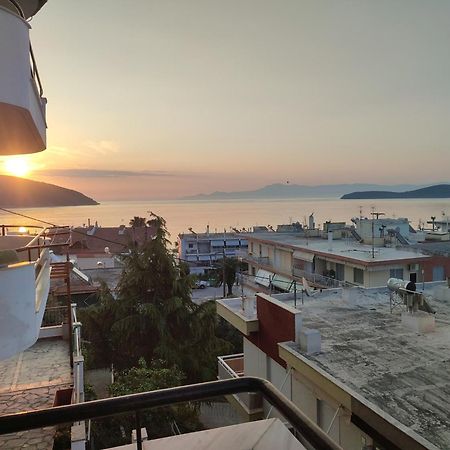 Seagull Apartments Néa Péramos エクステリア 写真